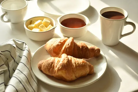 Table Still Life 4K Wallpaper · food · 3840×2560