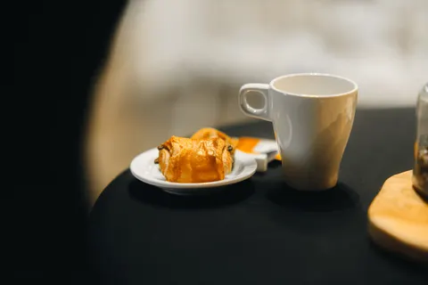 Table Still Life 4K Wallpaper · food · 3840×2560