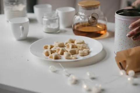 Table Still Life 4K Wallpaper · food · 3840×2563
