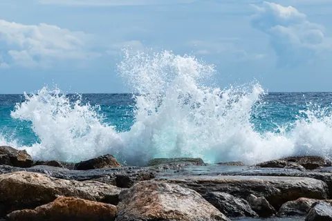 Kayalık Kıyı 4K Duvar Kağıdı · ocean · 3840×2563