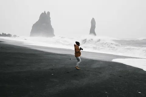 Fondo de pantalla Playa de arena negra 4K · travel · 3840×2561