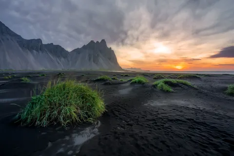 Black Sand Beach 4K Wallpaper · travel · 3840×2560