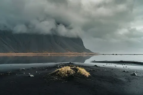 Black Sand Beach 4K Wallpaper · travel · 3840×2560