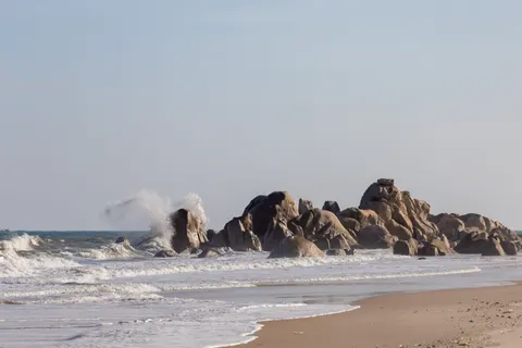 Kayalık Kıyı 4K Duvar Kağıdı · ocean · 3840×2560