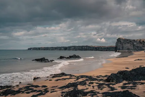 Sfondo Spiaggia di sabbia nera 4K · travel · 3840×2560