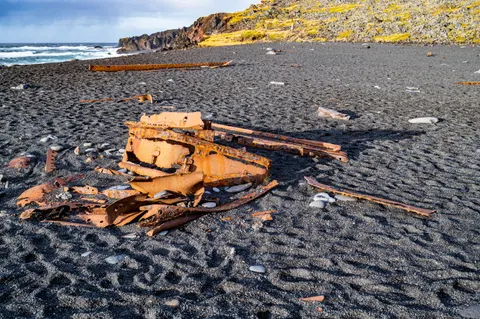 Black Sand Beach 4K Wallpaper · travel · 3840×2555