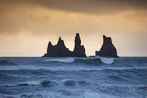 Papel de parede Praia de areia preta 4K · travel · 3840×2558