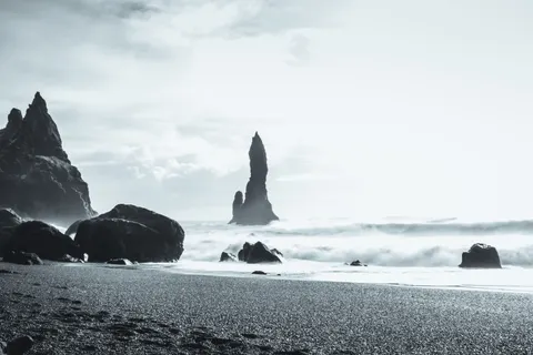 Black Sand Beach 4K Wallpaper · travel · 3840×2560