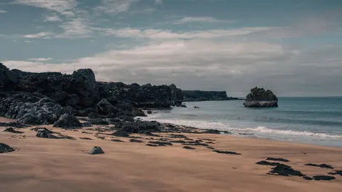 Black Sand Beach 4K Wallpaper · travel · 3840×2160