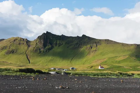 Black Sand Beach 4K Wallpaper · travel · 3840×2563