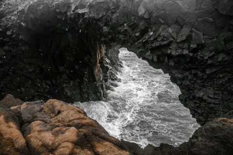 Black Sand Beach 4K Wallpaper · travel · 3840×2561