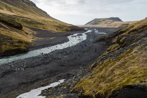 Black Sand Beach 4K Wallpaper · travel · 3840×2563