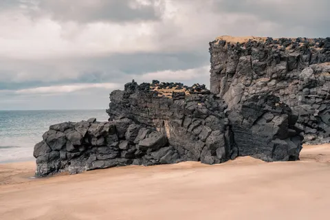 Black Sand Beach 4K Wallpaper · travel · 3840×2560