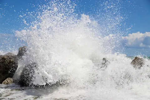 Kayalık Kıyı 4K Duvar Kağıdı · ocean · 3840×2560