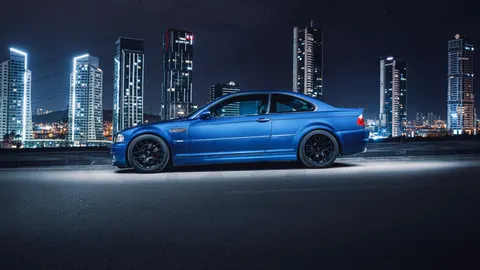خلفية سيارة ليلاً بدقة 4K · cars · 3840×2159