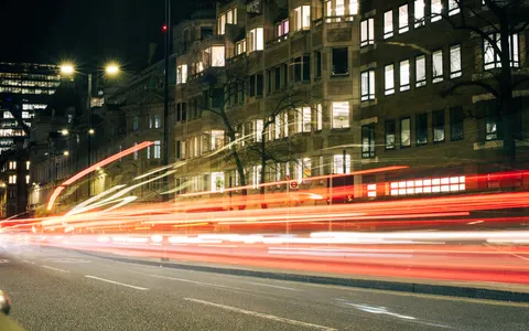 Auto bei Nacht 4K Hintergrundbild · cars · 3840×2400