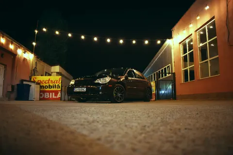 Auto bei Nacht 4K Hintergrundbild · cars · 3840×2560