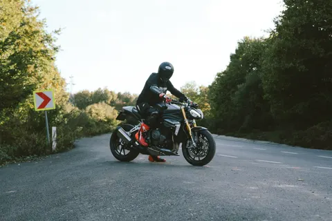 Motorfiets 4K-achtergrond · cars · 3840×2560