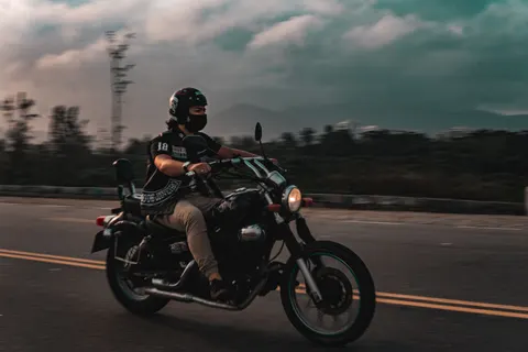 والپیپر موتورسیکلت با کیفیت 4K · cars · 3840×2560
