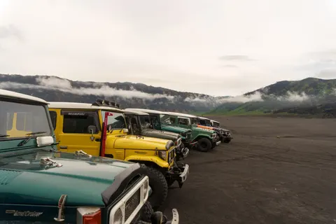 Fond d'écran Tout-terrain 4K · cars · 3840×2560