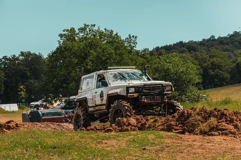 Fond d'écran Tout-terrain 4K · cars · 3840×2561