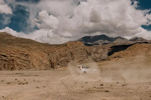 Fond d'écran Tout-terrain 4K · cars · 3840×2561