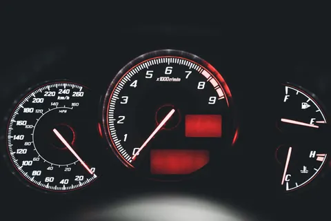 कार का इंटीरियर 4K वॉलपेपर · cars · 3840×2560
