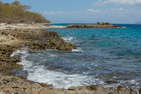Kayalık Kıyı 4K Duvar Kağıdı · ocean · 3840×2560