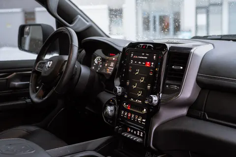 Fond d'écran Intérieur de voiture 4K · cars · 3840×2563