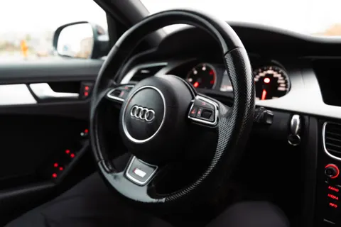 Autoinnenraum 4K Hintergrundbild · cars · 3840×2560