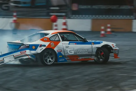 Race Car 4K Wallpaper · cars · 3840×2560