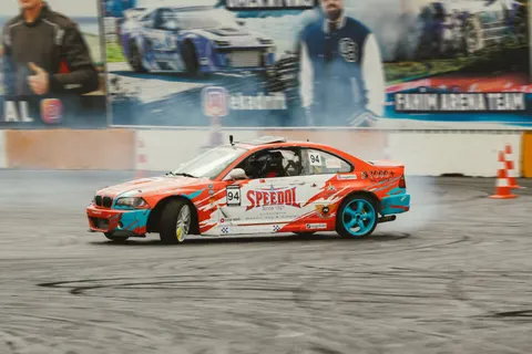 Race Car 4K Wallpaper · cars · 3840×2560
