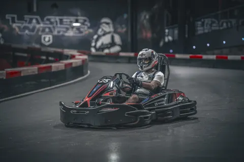 والپیپر خودرو مسابقه با کیفیت 4K · cars · 3840×2560