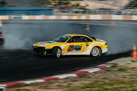 Race Car 4K Wallpaper · cars · 3840×2560