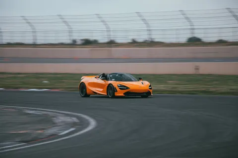 والپیپر خودرو مسابقه با کیفیت 4K · cars · 3840×2560