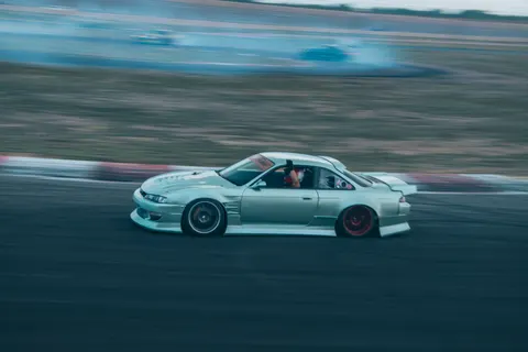 賽車 4K桌布 · cars · 3840×2560