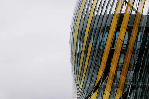 미래적 파사드 4K 배경화면 · architecture · 3840×2560