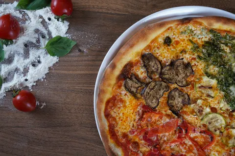 Pizza 4K Wallpaper · food · 3840×2560