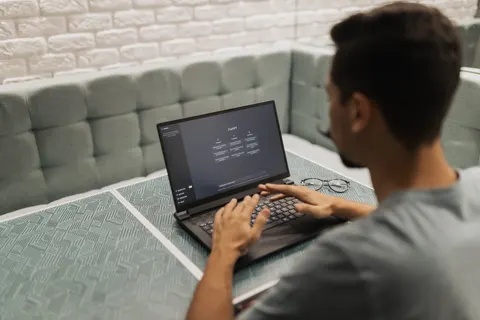 Code-Bildschirm 4K Hintergrundbild · technology · 3840×2560