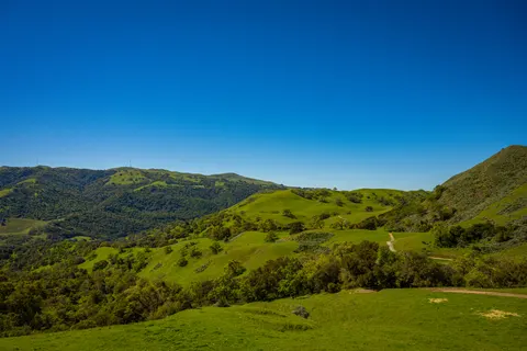 Fondo de pantalla Colinas verdes 4K · nature · 3840×2560