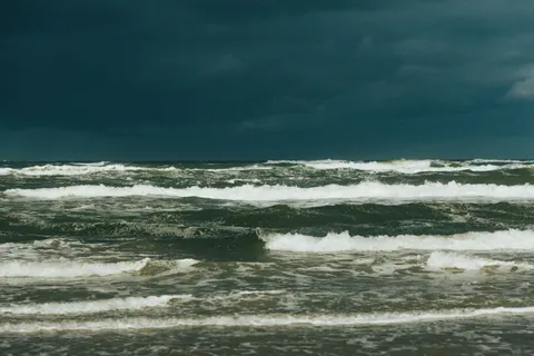 Woeste Zee 4K-achtergrond · ocean · 3840×2560