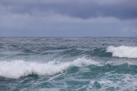 Woeste Zee 4K-achtergrond · ocean · 3840×2561