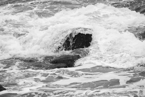 Woeste Zee 4K-achtergrond · ocean · 3840×2560