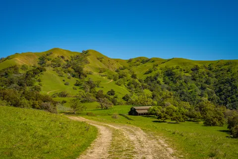 Fondo de pantalla Colinas verdes 4K · nature · 3840×2560