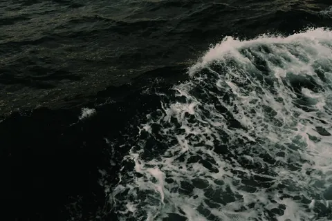 Woeste Zee 4K-achtergrond · ocean · 3840×2560