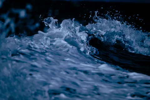 Woeste Zee 4K-achtergrond · ocean · 3840×2560