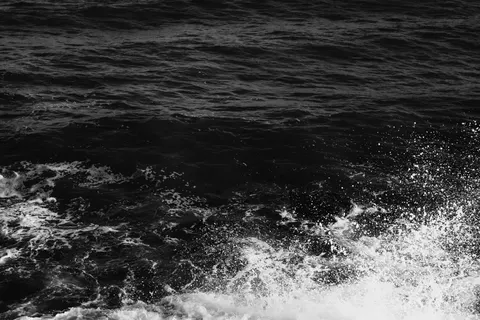 Papel de parede Mar Tempestuoso 4K · ocean · 3840×2560