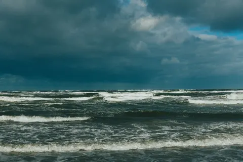 Papel de parede Mar Tempestuoso 4K · ocean · 3840×2560