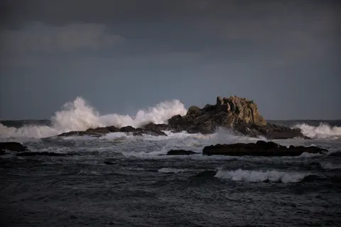 Papel de parede Mar Tempestuoso 4K · ocean · 3840×2560