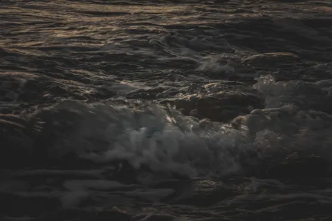 Papel de parede Mar Tempestuoso 4K · ocean · 3840×2560